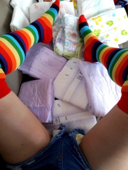 So many diapers, so little&hellip; okay I’ll take my time ;-)See 20 pics on my cute blog:https://abdlgirl.com/2016/08/14/emma-with-rainbow-socks-a-denim-shortall-and-a-pile-of-diapers-20-pics/Xx Emma
