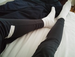 cleanwhitesoxlover: iluvsox:   swedishtrackieboy:  Chilling in bed in Condivo 14 trackies and white sox  😍😍😍   Damn! ❤️❤️❤️ 