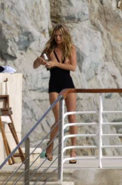 lelaid:  Kate Moss on the set of a photoshoot in Cannes, May 2005