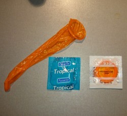 marc7566:  condom-hunter:  Aftersex! My sex buddy’s orange mango condom filled with cum! 😋  😋 😋 😋