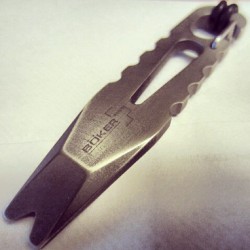 allemander:  #böker #vox #pry #tool #boker #bokerknives #knife #knives #alwaysprepared #allemander #edc #everydaycarry #pocketdump #titanium #ti #prybar #carabiner #bottleopener #glassbreaker #carbide #multitool #toolkit #gear #knifeknut #knifeporn #nailp