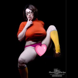 Lolita  @la.la.lolita  was excited to embrace  her inner geek as Velma from Scooby Doo&hellip; just wait to see more on her Patreon . #cosplay #hourglass #photosbyphelps #curvy #busty #baltimore #scoobydoo #baltimore #stacked #blonde #longhair #cleavage
