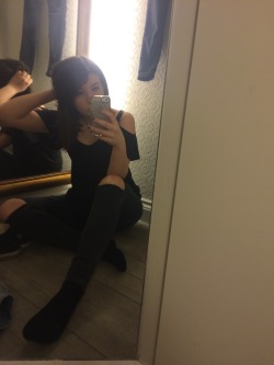 bombchu:  I had a real moment with myself in the changing rooms today  Submit your own pics on Kik or Snapchat to fyeahcellpics