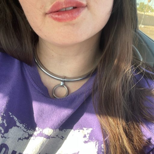 amindlessrose:tightlacedchaos:amindlessrose:I spy a new corset&hellip;. 💜🖤💜 Life hit a rough patch over the last week, today was the first day I even wanted to get dressed up. In other news, I’m currently obessed with how tiny my neck looks