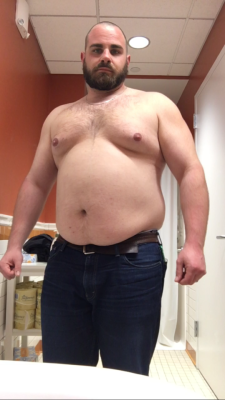 bigsteve316:  Tummy tuesday came early this week. Featuring buzz cut.