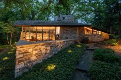 stuffaboutminneapolis:  Wanna buy this historic Frank Lloyd Wright house overlooking Cedar Lake? Any three-bedroom, three-bathroom, 2,511-square-foot home overlooking Cedar Lake is likely to be pretty nice. But just one was crafted by famed architect