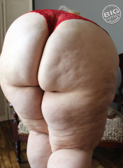 bigcuties:  bbwjae:  I mean, just look at dat ass.  http://jae.bigcuties.com  What a lovely dimply butt!!   Omg
