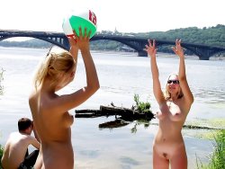benudetoday:  True NudistsTrue nudists emphasize a decent, family atmosphere and morality. http://bit.ly/1F5JuTT  Play Ball
