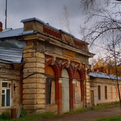 #Гатчина #Gatchina / здание трикотажной фабрики близ парка / #россия #Russia