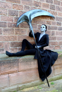 princeofbadassery:  ennead13x:  princeofbadassery:   Pitch was having a day off for a photoshoot with his beloved Nightmare and just having fun until…“Overland!”  Pitch Black - me &amp; Nightmare - my sister(cosplay made by me) Jackson Overland