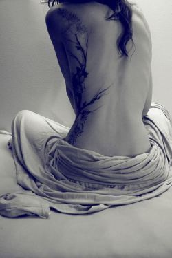 I love asymmetrical back tattoo&rsquo;s :)