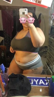 thefatgawddess:I love every damn roll I have. I have love handles and a tummy that sticks out. But I love my body. all the curves and rolls that I have make me unique.  Your body makes me hard