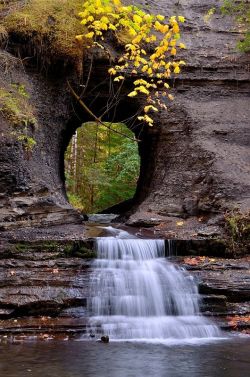 bluepueblo:   Waterfall Portal, Port Alberni, British Columbia photo via karen  