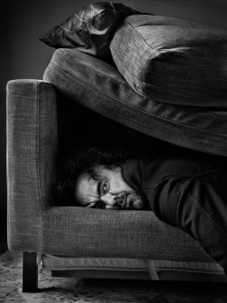 Így pihen  Alejandro González Iñárritu    :D