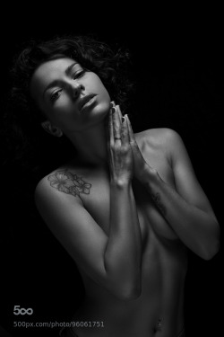 Eroticart-Photos:  Hibiscus, Black And White ,Mylène Aka Kat, And Her Lovely Hibiscus