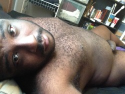 Hot, nerdy, hairy big black chub with that fat uncut piece makes me so horny and hungry. :)