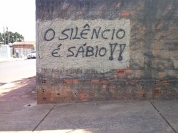 olheosmuros:  O silêncio é sábioAvenida Gaspar Ricardo, Bastos, SP. Foto enviada por Maísa Augusta.
