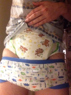 diaperdboy:  Trying the new crinklz , they feel comfy already 😊
