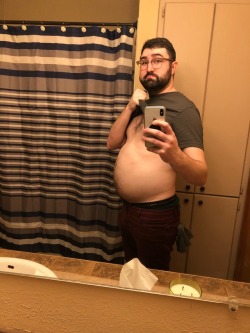 growingcubster:  mintybelly:  After a night of drinks, pizza and cake! I need someone to stuff me beyond full!  Good boy! I’d stuff you all day and night, gotta make sure you grow big like me 🐽