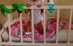littleminxy3:  So happy and comfy in this cot!! The mobile was so relaxing :) Daddy slept in it with me too!   Â M