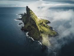 i-traveltheworld:  Tindhólmur, Faroe Islands❤️🌍❤️
