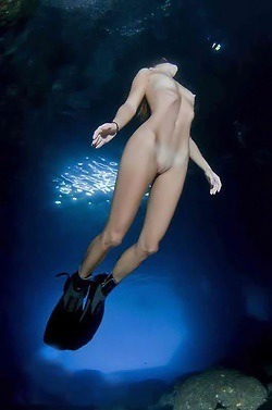 Nude Deep Diving