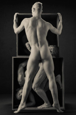 ohthentic: masculart:  Over 3K followers of more than 35K posts over 4 blogs See more on my sites http://ggetoff.tumblr.com/ ; posts of hot white bulges at http://white-undies.tumblr.com posts of men in art at http://masculart.tumblr.com/ images of men