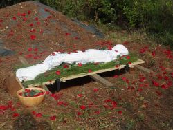 &ldquo;Shroud burial at Greenhaven Preserve, South Carolina. A green burial – or natural burial – is defined as a burial alternative that allows the body to be returned to the earth and naturally recycled into new life without the use of toxic embalming
