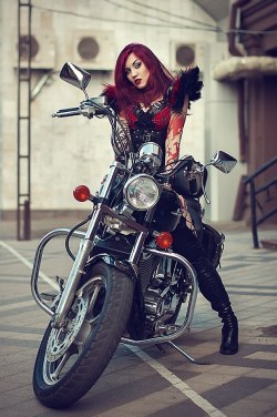 groteleur:  Goth girls with hot fashion,