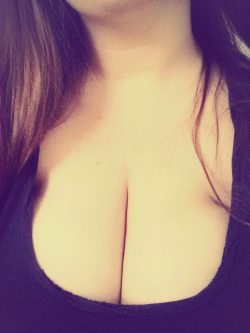 lookmanobra:  Squeezed boobs