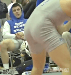 spandexluver76:  aqualaguy:  wrestlerbulge:More STRAIGHT GUYS Here! Follow! I’d love to help that sidelined wrestler out back in the locker room  Hot and sexy watching this 