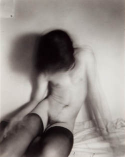grigiabot:    UNTITLED (NUDE ON BED)By Robert Mapplethorpe   