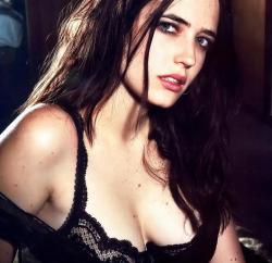 stars49:  Eva Green candid guide 7  She is