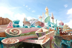 disneyprincess-onacid:  peach-party-dress:  The Cherry Blossom Girl visits the Mermaid Lagoon at Tokyo Disney   DAFUCK WHY AM I NOT THERE RIGHT NOW