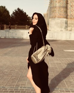 ulyanastreetgame: Ulyana Sergeenko in Uzbekistan, May 2018. #UlyanaWears Ulyana Sergeenko Couture dress, Chanel backpack (ŭ,300). 