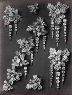 thestandrewknot:  Elements of the original garland from Empress Eugénie of the French’s ‘Feuilles de Groseillier’ parure, by Bapst (1855). 