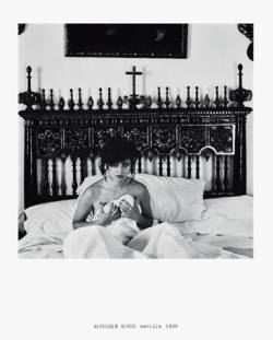 eliza-ray:Siouxsie Sioux  in Seville (1989)Photo by Anton Corbijn.Thanks to Anna Vassiliadis