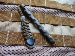 ru-titley-knives:  Custom made tactical pen