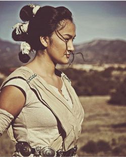 lostmymojo: @dezbah.rose and their Navajo Rey cosplay; I love it!