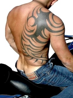bb-motorbikes:  Motorbikes, Boyz n Leather   Nice tattoo dude! 