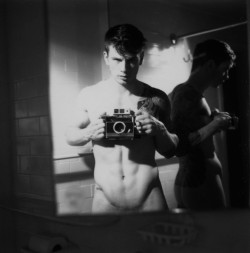 mattystanfield:  from The Self-Portraits | 2011 Photograph | Branislav Jankic  A selfie before selfie became a word.