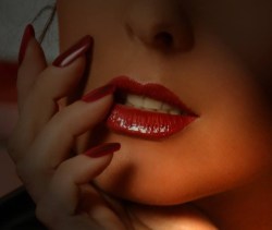 Dominatrix Annabelle - Lipstick, Nails and Stilettos