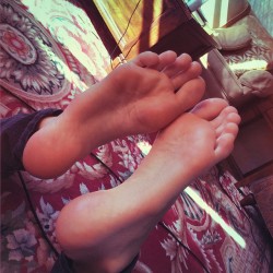 drclifffuxtable:  #feet #Füße #foot #softfeet #teenfeet #soles #hippiefeet #higharches #youngfeet #youngsoles #fetish #toes #teensoles #girlfeet #footmodel #instafeet #igfeet #softfeet #pezinhos #zehen #solinhas