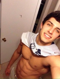 closetedheaux:  I wish this was actually Steven kelly 😭  Damn