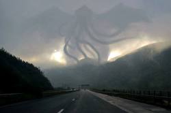 cptainsteverogers:  naughty—america:  gracefully-found:  crydaisy:  Oh cool a sKY DEMON AWAKENS  This is one of the coolest pictures I have ever seen.  WHAT THE FUCK  