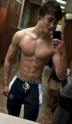 just-a-twink-again:  barbellsandboys:  There are no Words……………. More of him here http://barbellsandboys.tumblr.com/post/69144384575/little-demigod-my-new-crush  total fucking perfection 