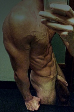 jerk-smooth: cockyhunk:  Stripped as going to late night shower!   Speechless!  
