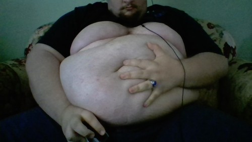 Some more pics, belly squeezin’. And mah face, also my face is here. 