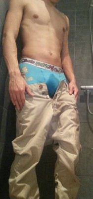 minimaxkiddo:  I wet my pants a little bit. So dexter said that i could just keep the pants on in the shower :).  VERY hot!!!!