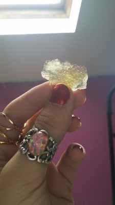 dabbin-fairy:  weedwomenandwhips:  lulu-cifer:  dabbin-fairy:  This shit is fuckin clear  Your ring though&lt;333  Don’t touch it with your hands .. Smh 😩😩  Lol u make me laugh, u don’t no shit  You* know*